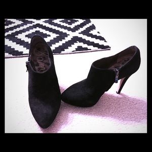 Sam Edelmen Ria black ankle booties!